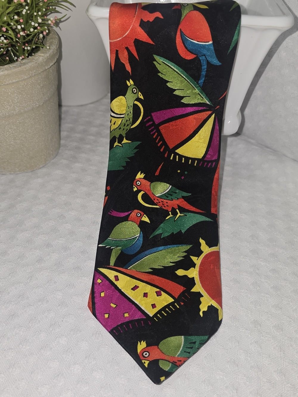 VINTAGE REINE SEIDE PURE SILK BLACK TIE VIBRANT PARROTS TROPICAL RESORTWEAR